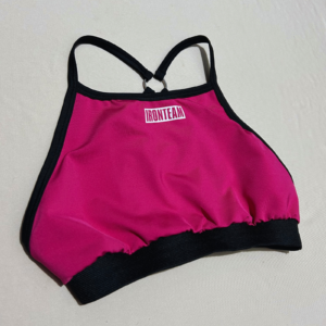 Top tiras fucsia con pretina negra