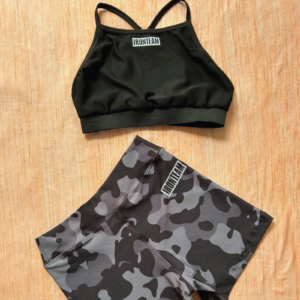 Short militar negro - top tiras negro